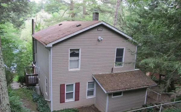 77 Goldfinch Ln, West Milford Twp., NJ 07421