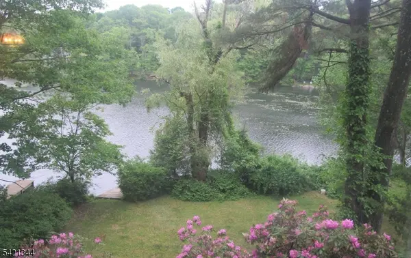 77 Goldfinch Ln, West Milford Twp., NJ 07421