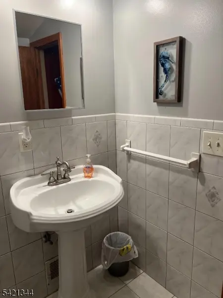 77 Goldfinch Ln, West Milford Twp., NJ 07421