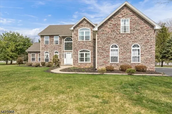 2 Nicole Dr, Franklin Twp., NJ 08873