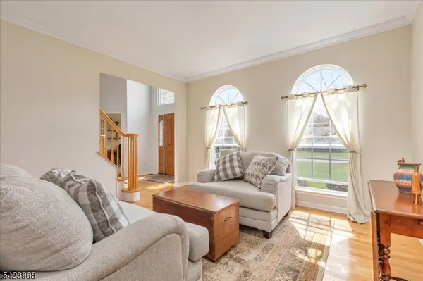 2 Nicole Dr, Franklin Twp., NJ 08873