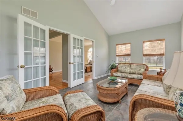 2 Nicole Dr, Franklin Twp., NJ 08873