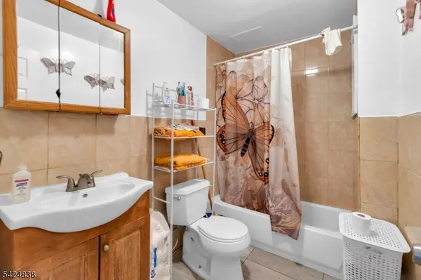 25 Oak St #3, Paterson City, NJ 07501