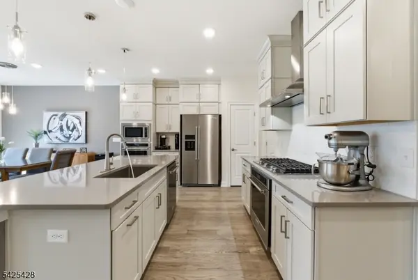 44 Dahlia Dr, Warren Twp., NJ 07059