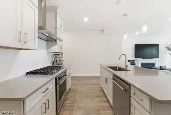 44 Dahlia Dr, Warren Twp., NJ 07059