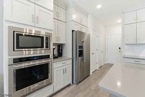 44 Dahlia Dr, Warren Twp., NJ 07059