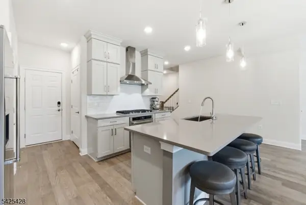 44 Dahlia Dr, Warren Twp., NJ 07059