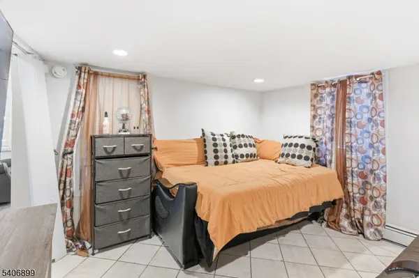 65 Cambridge St, East Orange City, NJ 07018