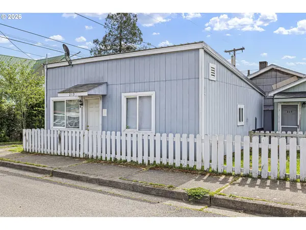 215 E 2ND AVE, Riddle, OR 97469
