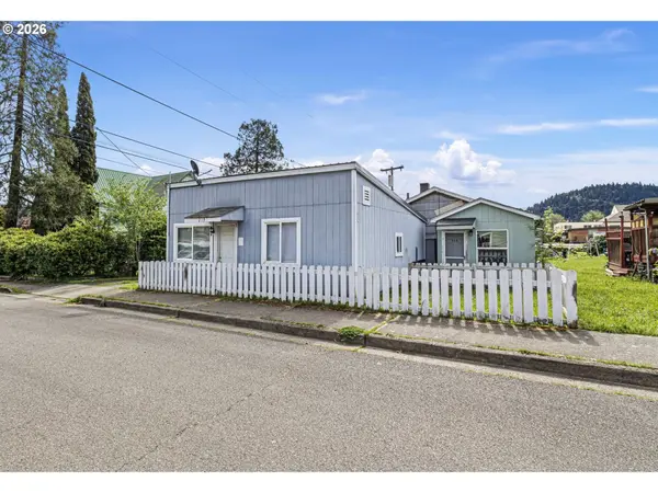 215 E 2ND AVE, Riddle, OR 97469