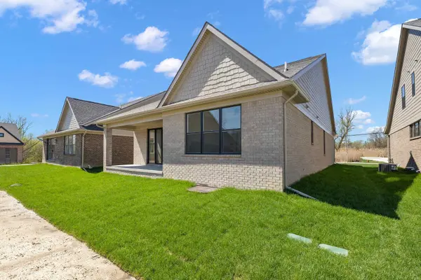 5872 Willow Grove DR, Troy, MI 48085