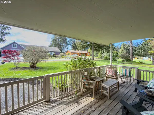 1185 11TH ST SE, Bandon, OR 97411