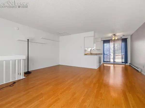 330 Mount View LN, Colorado Springs, CO 80907