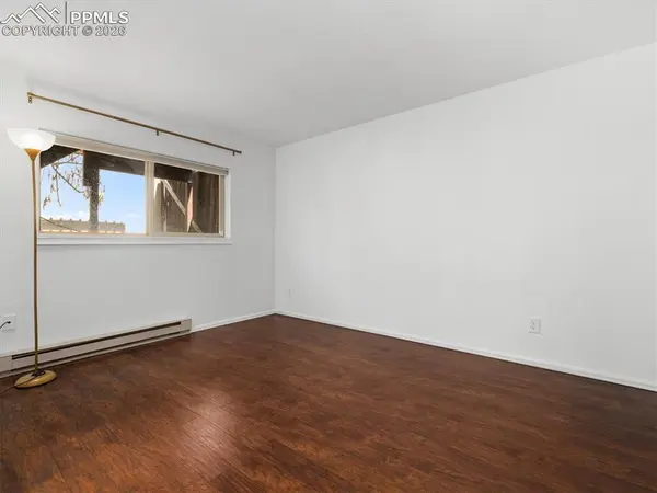 330 Mount View LN, Colorado Springs, CO 80907