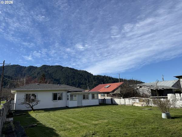 410 3RD AVE, Powers, OR 97466