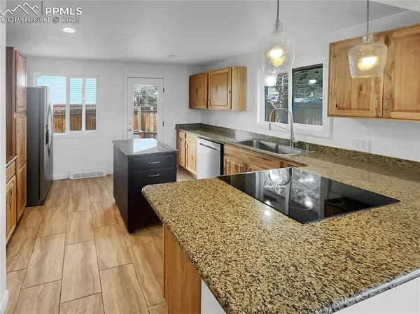 3706 N Chestnut ST, Colorado Springs, CO 80907