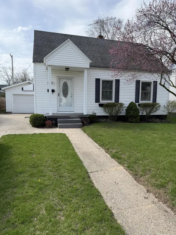 1307 Cornell RD, Roosevelt Park City, MI 49441