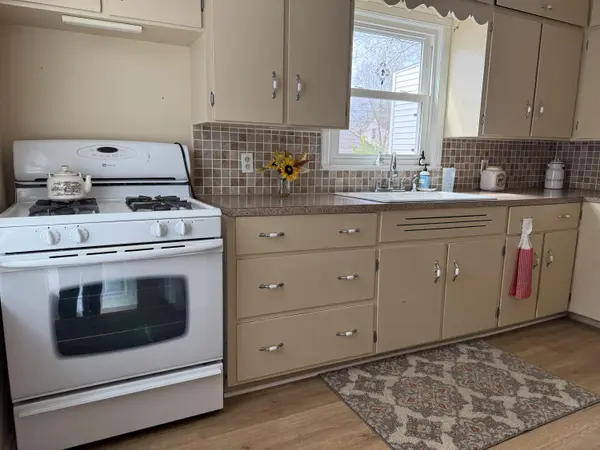 1307 Cornell RD, Roosevelt Park City, MI 49441