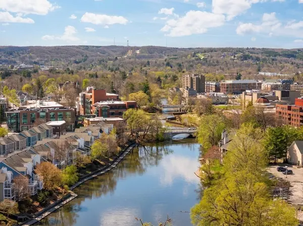 545 Riverine DR, Traverse City, MI 49684