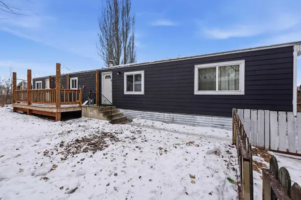 826 Bay RD, Strathmore, AB T1P 1E3