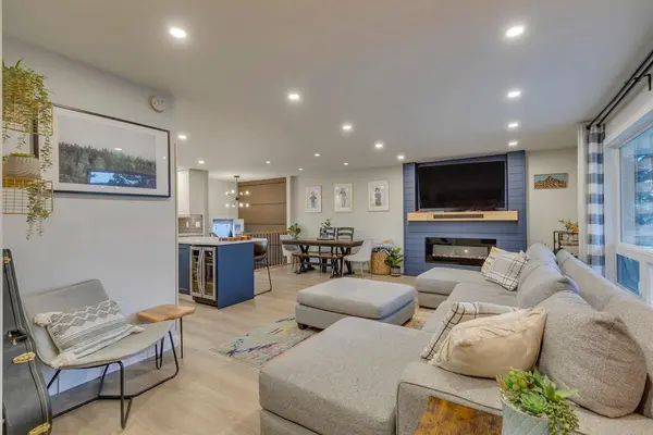 1324 Lake Sylvan DR SE, Calgary, AB T2J 3C8