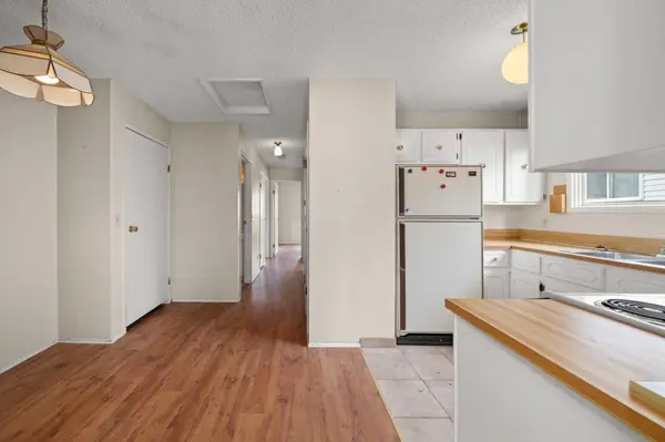 151 Deerview CT SE, Calgary, AB T2J 6B6