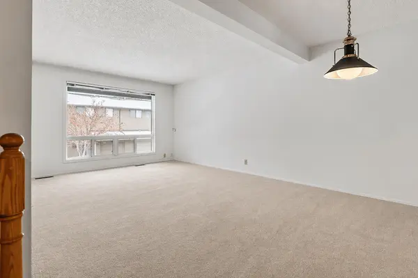 5019 46 AVE SW #32, Calgary, AB T3E 6R1