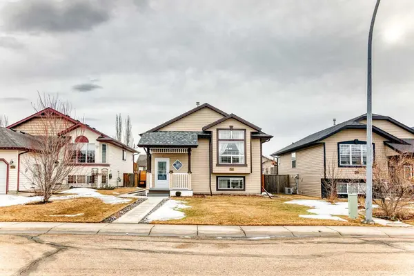 6315 60 Street Close, Ponoka, AB T4J1W1