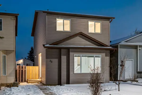 33 Martindale CT NE, Calgary, AB T3J 2V8