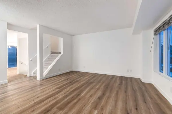 33 Martindale CT NE, Calgary, AB T3J 2V8