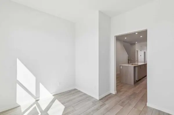 70 Lucas Heath NW, Calgary, AB T3P 2Y2