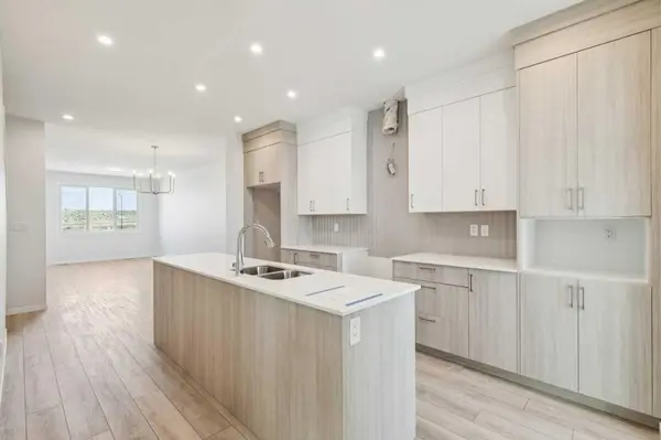 70 Lucas Heath NW, Calgary, AB T3P 2Y2