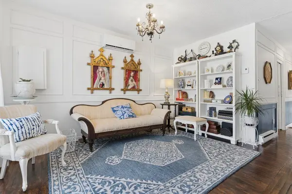 186 Cedric AVE, Toronto C03, ON M6C 3X8