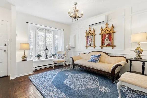 186 Cedric AVE, Toronto C03, ON M6C 3X8