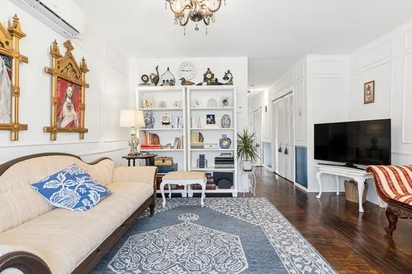 186 Cedric AVE, Toronto C03, ON M6C 3X8