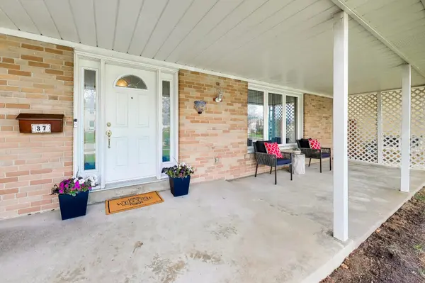 37 Beveridge DR, Toronto C13, ON M3A 1P1