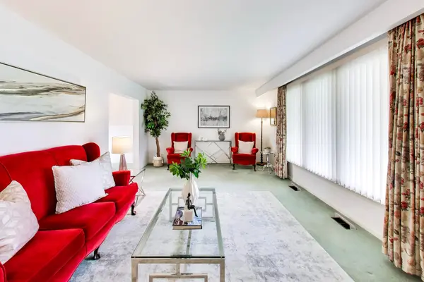 37 Beveridge DR, Toronto C13, ON M3A 1P1