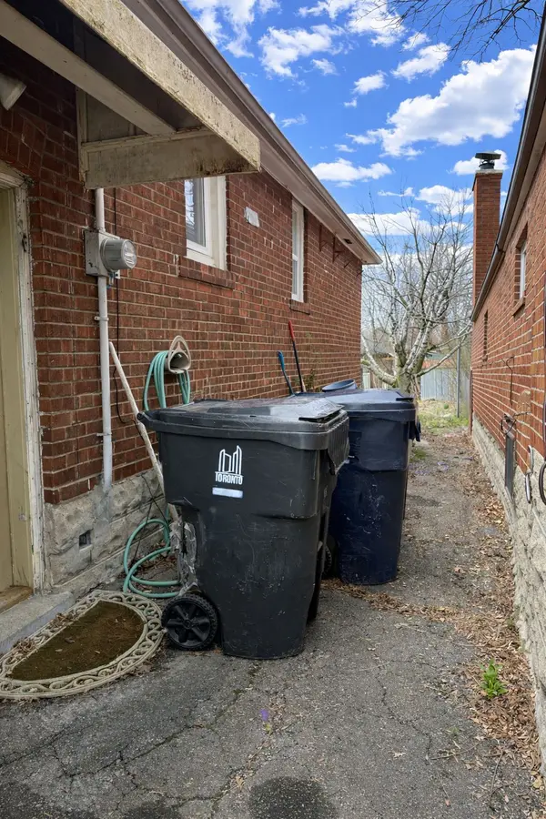 368 Winnett AVE, Toronto C03, ON M6C 3M1