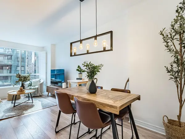 55 Bloor ST E #802, Toronto C08, ON M4W 3W6