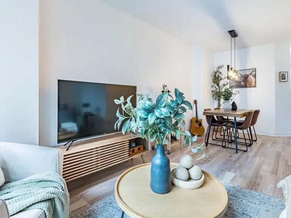 55 Bloor ST E #802, Toronto C08, ON M4W 3W6