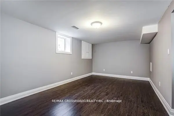 133 Labrador DR #Bsmt, Oshawa, ON L1H 7E4