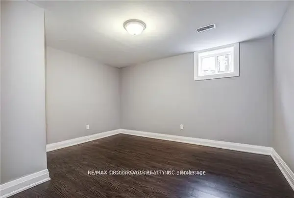 133 Labrador DR #Bsmt, Oshawa, ON L1H 7E4