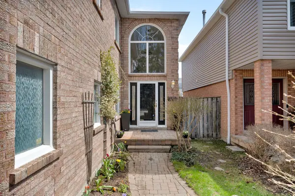 1064 Moorelands CRES, Pickering, ON L1W 3K4