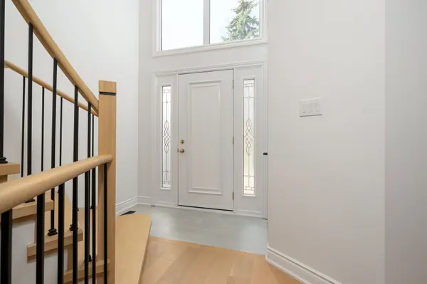 1064 Moorelands CRES, Pickering, ON L1W 3K4