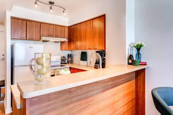 36 Lee Centre DR #1203, Toronto E09, ON M1H 3K2