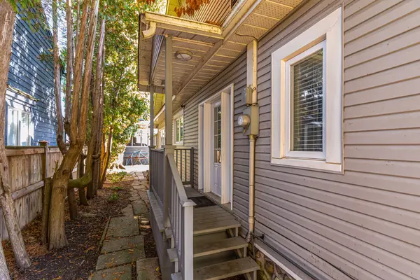 41 Sunnypoint DR, Innisfil, ON L9S 2X4