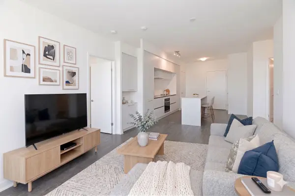 6 David Eyer RD #806, Richmond Hill, ON L4S 1M4