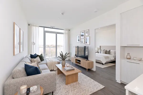 6 David Eyer RD #806, Richmond Hill, ON L4S 1M4