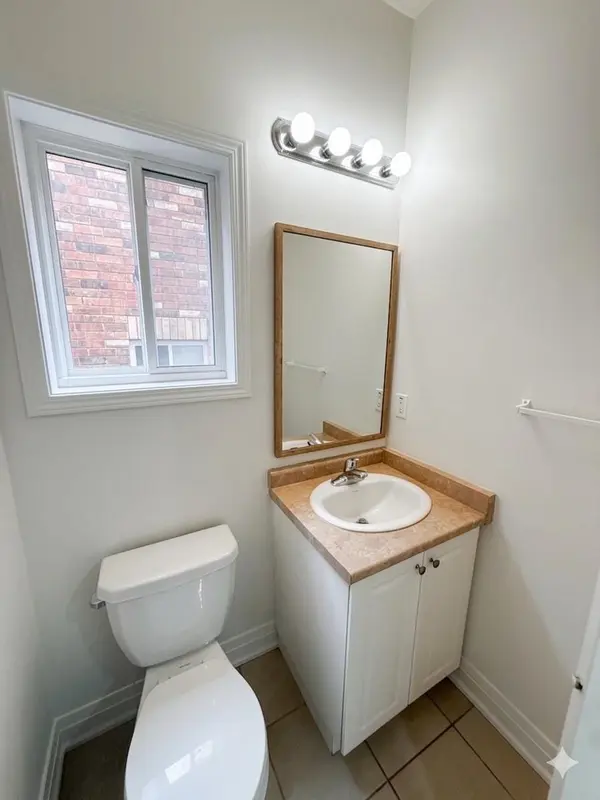 2271 Whitewood CRES #Upper, Innisfil, ON L9S 2B1