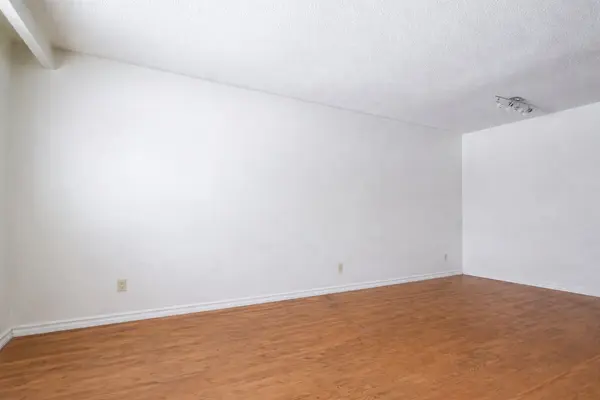 17 Burbank PL, Barrie, ON L4M 2S8